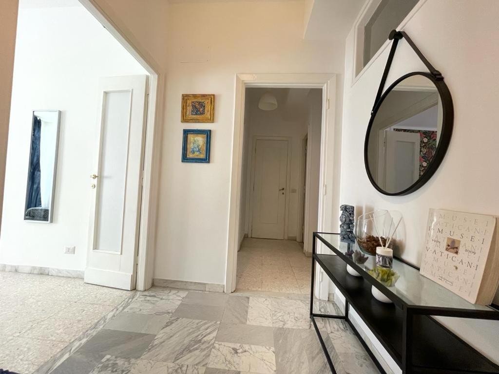 Forty1 Apartment Near Metro Cipro Rome Extérieur photo